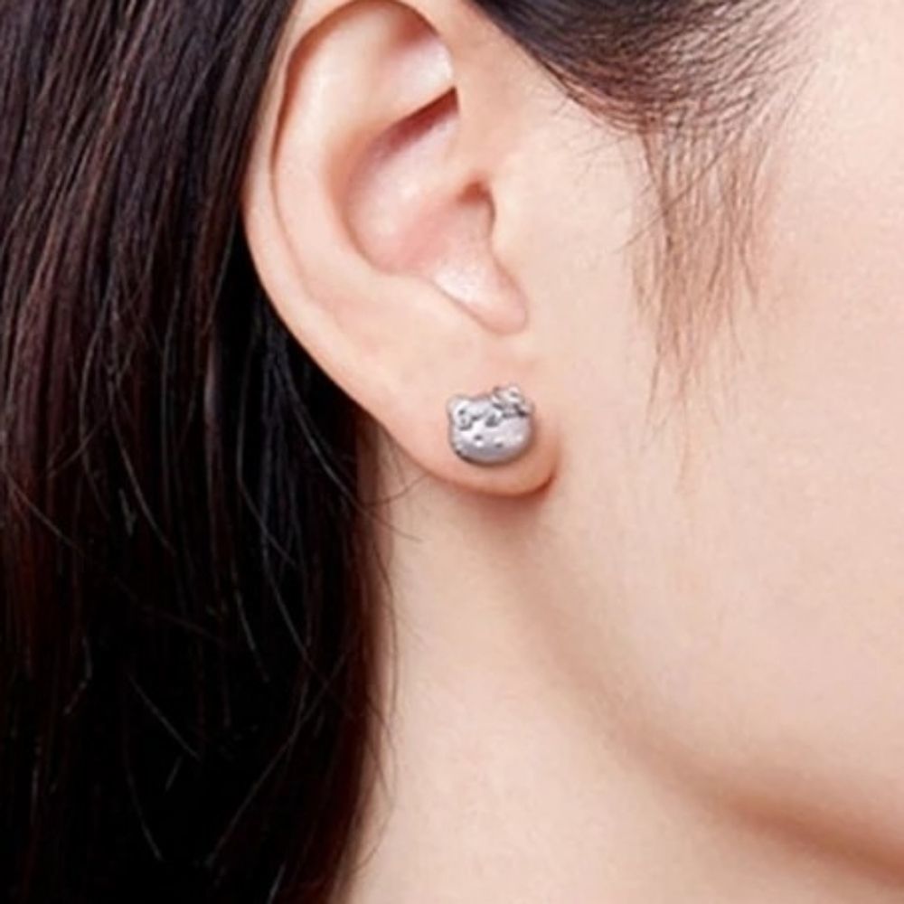 Hello Kitty 😺 SSP Earrings - Picture 3 of 4